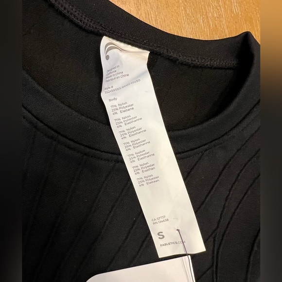 Fabletics Seamless Baby Tee black NWT size S - Picture 5 of 7